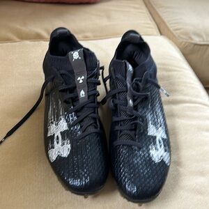 Cleats, sz 10.5, barely used, Under Armour,”Blur”.